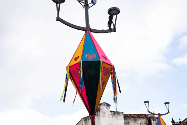巴西巴伊亚州萨尔瓦多市 2022年6月16日 在萨尔瓦多市历史中心佩鲁里尼奥举行的圣若昂节庆中 可以看到色彩艳丽的装饰气球 — 图库照片