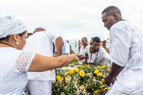 Stock image Santo Amaro, Bahia, Brazil - May 15, 2022: Candomble people carrying offerings to Iemanja during the Bembe do Mercado celebrations. Itapema Beach, Santo Amaro.