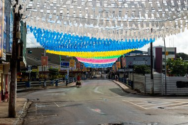 Valenca, Bahia, Brezilya - 24 Haziran 2022: Valenca, Bahia 'daki Festa Junina de Sao Joao için dekorasyon.