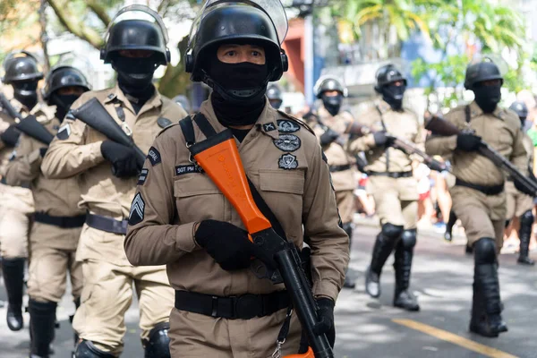 ブラジルのバヒア州サルバドール 9月7 2022 バヒア軍警察の兵士がサルバドール市のブラジル独立記念日パレードに行進しています — ストック写真