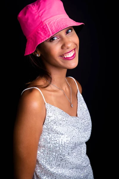 Schöne Teen Mädchen Posiert Für Foto Studio Trägt Einen Rosafarbenen — Stockfoto