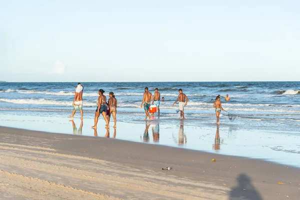 Valenca Bahia Βραζιλία Ιανουαρίου 2023 Τουρίστες Περπατούν Στην Άμμο Της — Φωτογραφία Αρχείου