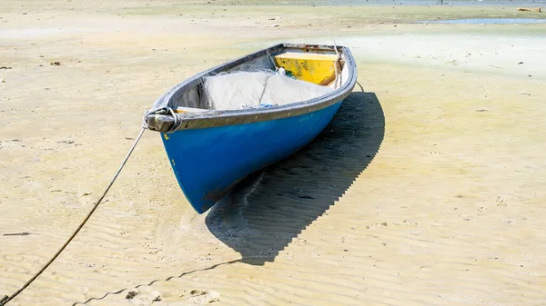 View Boat Docked Sand Itapema Beach Sunny Day — Stock Photo, Image