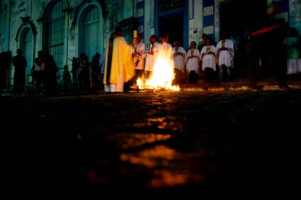 Walencja Bahia Brazylia Kwietnia 2023 Katolicki Ksiądz Odprawia Mszę Wokół — Zdjęcie stockowe