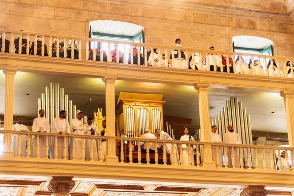 ブラジル バヒア州サルバドール2022年6月16日 合唱団の歌手がバヒアのペルーリーニョにあるサルバドール大聖堂のコーパスクリスティミサに参加 — ストック写真