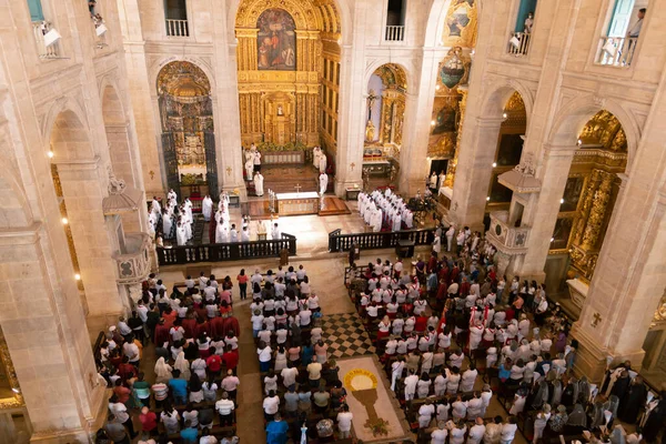 2022年6月16日 巴西巴伊亚州 萨尔瓦多市 巴伊亚州 巴伊亚州 巴伊亚州 帕洛林霍 圣体基督大教堂 数百名虔诚的天主教徒参加了圣体弥撒 — 图库照片