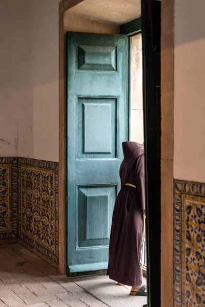 Salvador, Bahia, Brezilya - 16 Haziran 2022: Corpus christi ayini sırasında Salvador katedralinin içindeki Katolik papaz okulu. Pelourinho, Bahia.