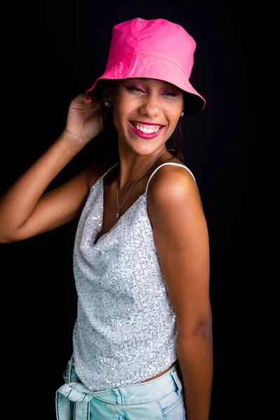 Frumoasă Fată Adolescentă Care Pozează Pentru Fotografie Studio Purtând Pălărie — Fotografie, imagine de stoc