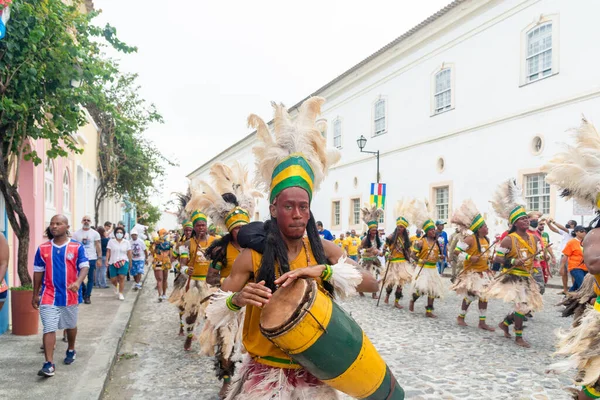 브라질 살바도르 2022 살바도르 뉴에서 바히아의 퍼레이드중에 원주민 집단을 수있다 — 스톡 사진