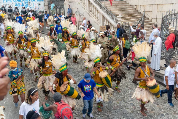 브라질 살바도르 2022 살바도르 뉴에서 바히아의 퍼레이드중에 원주민 집단을 수있다 — 스톡 사진