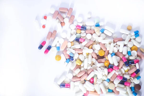 Diverse Vecchie Pillole Diversi Colori Sono Disposte Una Superficie Grigio — Foto Stock