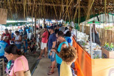 Nazare, Bahia, Brezilya - 08 Nisan 2023: Nazare, Bahia 'daki Caxixis fuarında yiyecek ve yiyecek satan çadır.