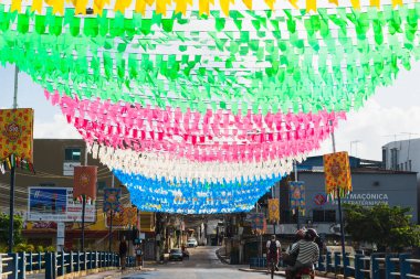 Valenca, Bahia, Brezilya - 24 Haziran 2022: Valenca, Bahia 'daki Festa Junina de Sao Joao için dekorasyon.