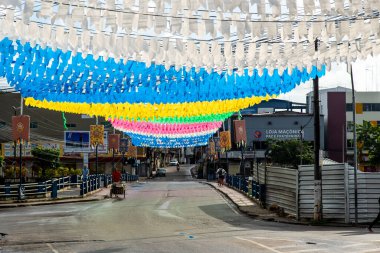 Valenca, Bahia, Brezilya - 24 Haziran 2022: Valenca, Bahia 'daki Festa Junina de Sao Joao için dekorasyon.