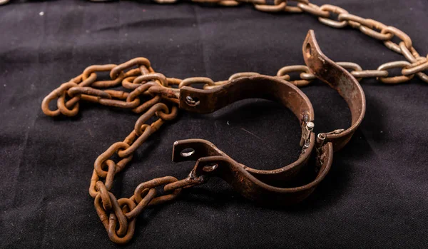 Παλαιές Αλυσίδες Χειροπέδες Που Χρησιμοποιούνται Για Την Κράτηση Κρατουμένων Δούλων — Φωτογραφία Αρχείου