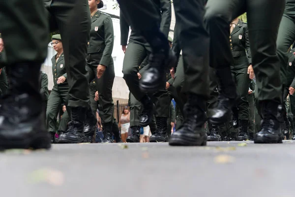 브라질 살바도르 2022 바히아 브라질 기념일에 행진하고 군인들의 부츠와 다리의 — 스톡 사진
