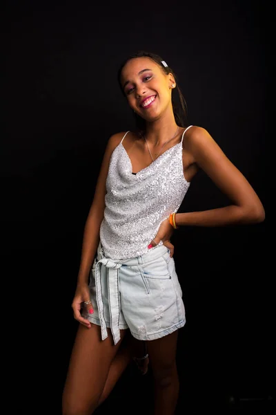 Menina Adolescente Bonita Roupas Brancas Posando Para Foto Estúdio Isolado — Fotografia de Stock