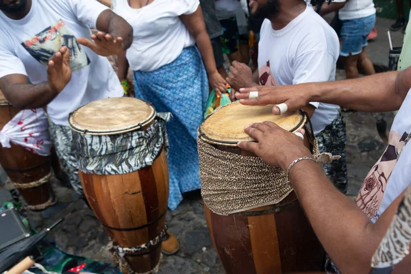 stock image Salvador, Bahia, Brazil - July 02, 2022: Cultural group play percussion during the civic parade of the independence of Bahia, in Pelourinho in Salvador.