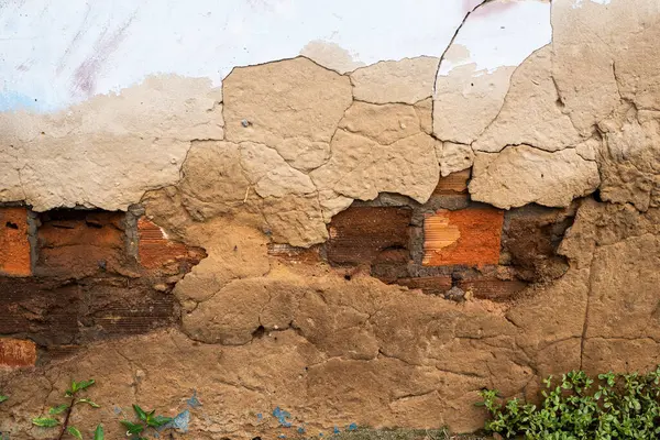 Een Oude Muur Verweerd Geërodeerd Door Tijd Bruine Textuur — Stockfoto