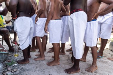 Santo Amaro, Bahia, Brezilya - 24 Temmuz 2022: Nego Fugido kültürel manifestosunun başlangıcını bekleyen alt kesimi. Acupe, Santo Amaro, Bahia.