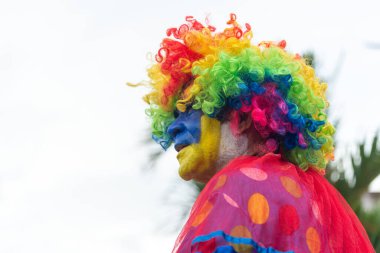 Maragogipe, Bahia, Brezilya - 20 Şubat 2023: 2023 karnavalı boyunca insanlar Maragogipe, Bahia sokaklarında eğlenip geçit töreni yapıyorlar..