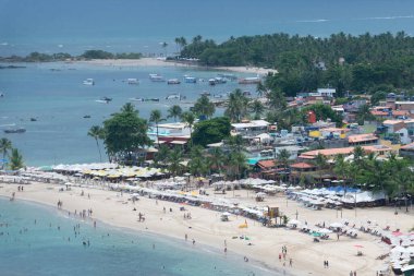 Cairu, Bahia, Brezilya - 19 Ocak 2023: Brezilya 'nın Cairu kentindeki Morro de Sao Paulo plajlarının en üst manzarası.