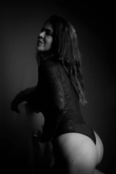 Black White Portrait Sensual Brunette Showing Ass Sexy Pose Dark — Stock fotografie