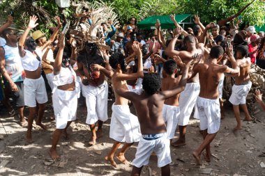Santo Amaro, Bahia, Brezilya - 23 Temmuz 2023: Geleneksel kültürel dışavurum Nego Fugido, Bahia 'nın Santo Amaro kentindeki Acupe sakinleri tarafından temsil edilmektedir..