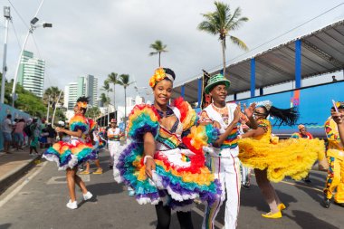 Salvador, Bahia, Brezilya - 11 Şubat 2023: Forro 'nun kültür grubu Fuzue' de karakter yürüyüşü, Salvador, Bahia, Brezilya 'da karnaval öncesi.
