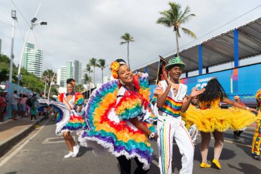 Salvador, Bahia, Brezilya - 11 Şubat 2023: Forro 'nun kültür grubu Fuzue' de karakter yürüyüşü, Salvador, Bahia, Brezilya 'da karnaval öncesi.