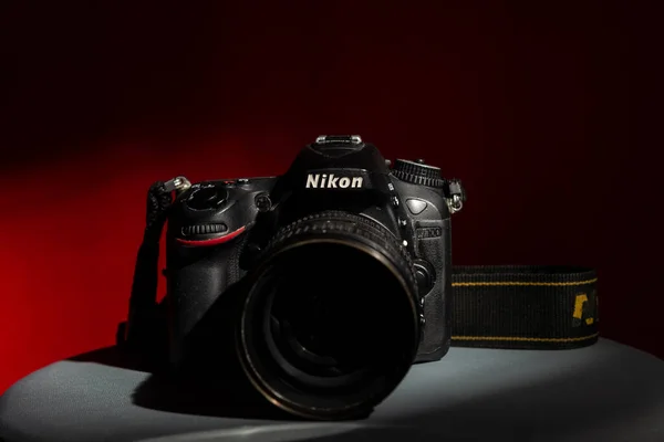 萨尔瓦多 巴西巴伊亚州 2023年7月30日 Nikon品牌Dslr相机 D7100型 带有Nikkor 85Mm 5镜头 — 图库照片