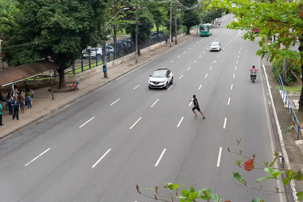 Сальвадор Баия Бразилия Августа 2023 Года Пешеход Рискует Своей Жизнью — стоковое фото