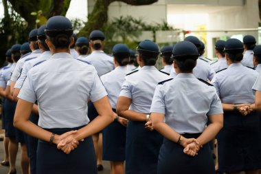 Salvador, Bahia, Brezilya - 07 Eylül 2023: Brezilya 'nın Bahia kentinde düzenlenen bağımsızlık yürüyüşü sırasında kadın hava kuvvetleri askerleri görüldü.