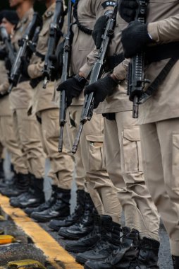 Salvador, Bahia, Brezilya - 07 Eylül 2023: Brezilya 'nın Bahia kentinde Brezilya bağımsızlığını kutlayan Bahia Askeri Polisi askerleri.