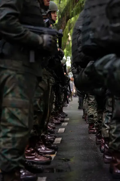 Salvador, Bahia, Brezilya - 07 Eylül 2023: Brezilya 'nın Bahia kentinde düzenlenen bağımsızlık kutlamaları sırasında ordu askerleri görüldü.