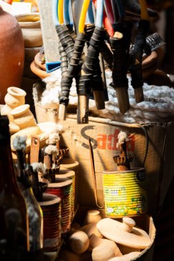 Salvador, Bahia, Brezilya - 28 Mart 2015: Seramik ve diğer ürünler Salvador, Bahia 'daki Sao Joaquim fuarında satışa sunuldu.