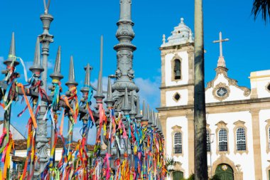 Salvador, Bahia, Brezilya - 2 Eylül 2023: Pelourinho 'daki Igreja Ordem Terceira Sao Domingos Gusmao' nun tepesinden görüntü, Salvador, Bahia kentinin tarihi merkezi.