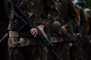Salvador, Bahia, Brezilya - 07 Eylül 2023: Ordu askerleri Bahia 'nın Salvador kentindeki Brezilya Bağımsızlık Günü geçit töreninde görüldü.