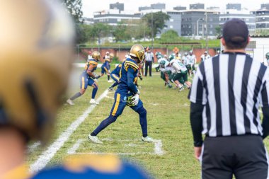 Camacari, Bahia, Brezilya - 30 Eylül 2023: Camacari, Bahia 'daki Armando Oliveira stadyumunda iki takım arasında oynanan bir Amerikan futbol maçı..