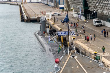 Salvador, Bahia, Brezilya - 08 Ekim 2023: Brezilya Donanması 'ndan Riachuelo S40 denizaltısının görüntüsü, Salvador, Bahia limanında halka açık ziyaret için demirli..