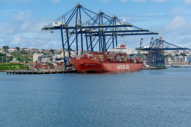 Salvador, Bahia, Brezilya - 12 Mart 2023: Salvador, Bahia 'daki deniz kıyısındaki malların görüntüsü.