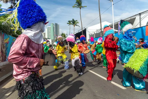 Salvador, Bahia, Brezilya - 11 Şubat 2023: Fuzue, Bahia kentindeki karnaval öncesi Fuzue sırasında kültür grubu Zambiapunga geçit törenleri.