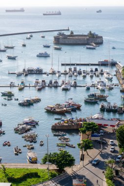 Salvador, Bahia, Brezilya - 21 Nisan 2015: Salvador, Bahia 'daki Azizler Körfezi manzarası.