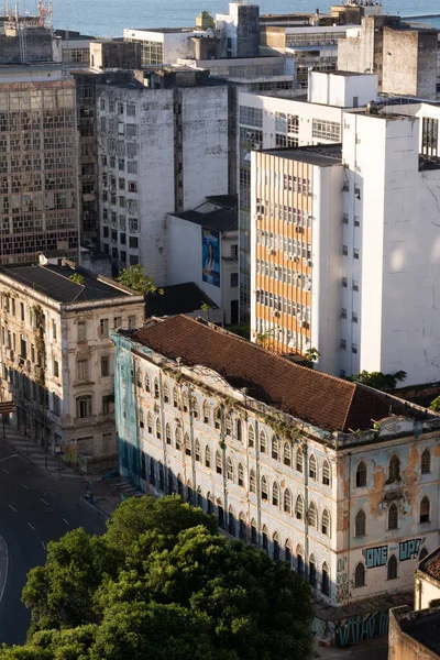 Salvador, Bahia, Brezilya - 21 Nisan 2015: Bahia 'nın Salvador kentindeki eski binaların görüntüsü.