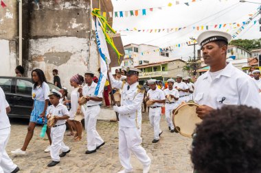 Saubara, Bahia, Brezilya - 06 Ağustos 2022: Brezilyalı Fragata Marujada üyeleri, Bahia 'daki Saubara kentinde düzenlenen Chegancas toplantısında görüldü..