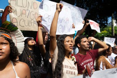 Salvador, Bahia, Brezilya - 30 Mayıs 2019: Yerli halk Başkan Jair Bolsonaro 'nun Salvador, Bahia' daki kararlarını protesto etti.