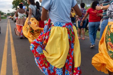 Valenca, Bahia, Brezilya - 28 Haziran 2022: Kadınlar Valenca, Bahia 'da Aziz Peter' ı onurlandırmak için Levada do Mastro sırasında dans ederken görülüyor.