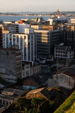 Salvador, Bahia, Brezilya - 21 Nisan 2015: Bahia 'nın Salvador kentindeki eski binaların görüntüsü.