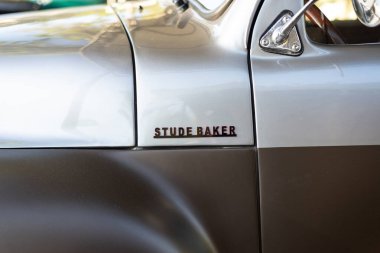 Salvador, Bahia, Brezilya - 02 Aralık 2023: bir Studebaker arabasının logosu. Bahia, Salvador şehri..