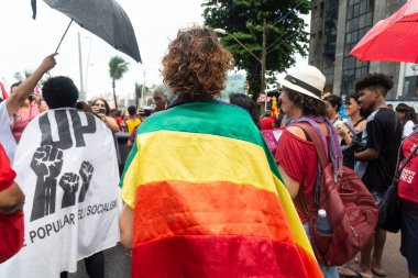 Salvador, Bahia, Brezilya - 08 Mart 2020: Bahia 'nın Salvador kentinde düzenlenen Kadın Günü yürüyüşü sırasında eylemciler protesto eylemi.